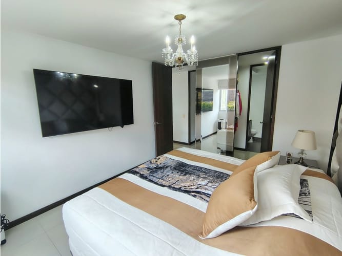 Apartamento de 2 alcobas en venta en El Poblado, Medellín, 77 m² · foto 11 de 17