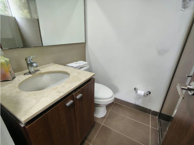 Apartamento de 2 alcobas en venta en El Poblado, Medellín, 77 m² · foto 13 de 17