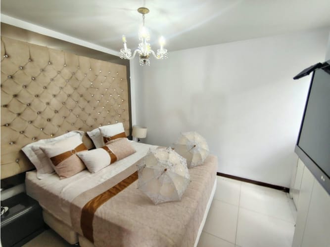 Apartamento de 2 alcobas en venta en El Poblado, Medellín, 77 m² · foto 15 de 17