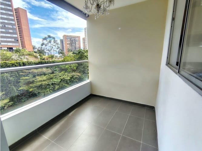 Apartamento de 2 alcobas en venta en El Poblado, Medellín, 77 m² · foto 16 de 17
