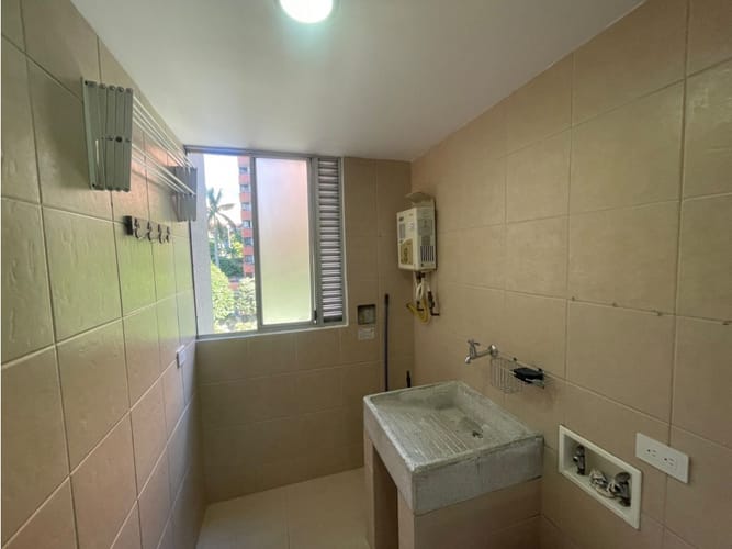 Apartamento de 3 alcobas en arriendo en La Aguacatala, Medellín, 80 m² · foto 5 de 13