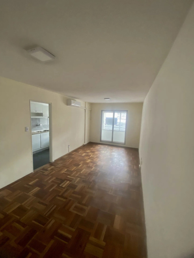 Alquiler Apartamento 2 Dormitorios Con Garaje A Pasos De 18 De Julio En Tres Cruces