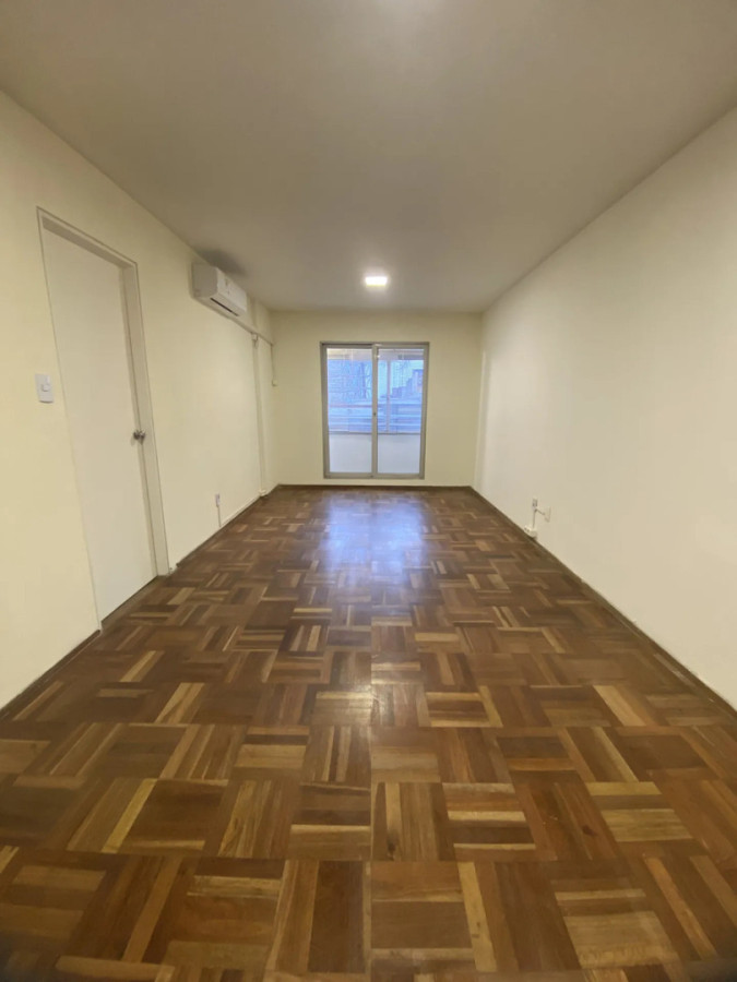 Alquiler Apartamento 2 Dormitorios Con Garaje A Pasos De 18 De Julio En Tres Cruces · Foto 2