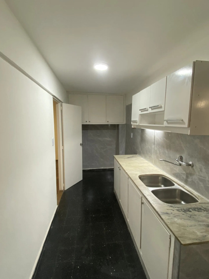 Alquiler Apartamento 2 Dormitorios Con Garaje A Pasos De 18 De Julio En Tres Cruces · Foto 5