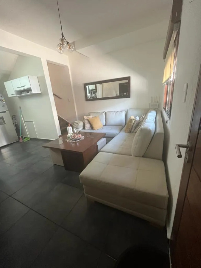 Alquiler Casa Dúplex 3 Dormitorios Patio Con Parrillero Sin Gastos Comunes En Goes · Foto 2