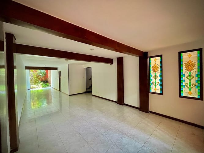 Casa de 5 alcobas en venta en Bosques Del Limonar, Cali, 250 m² · foto 2 de 18