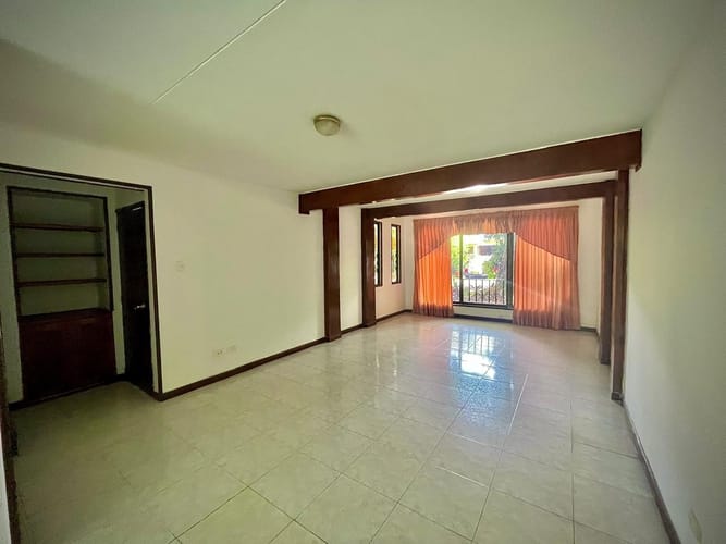 Casa de 5 alcobas en venta en Bosques Del Limonar, Cali, 250 m² · foto 3 de 18