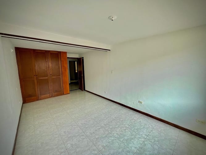 Casa de 5 alcobas en venta en Bosques Del Limonar, Cali, 250 m² · foto 5 de 18