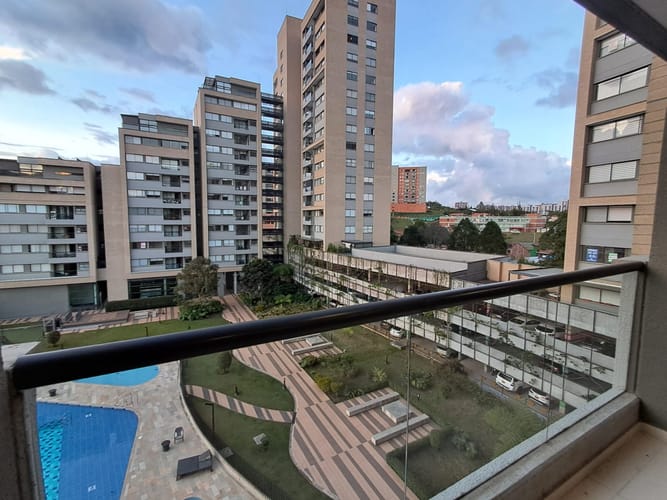 Apartamento de 2 alcobas en venta en Centro, Rionegro, 68 m² · foto 3 de 12