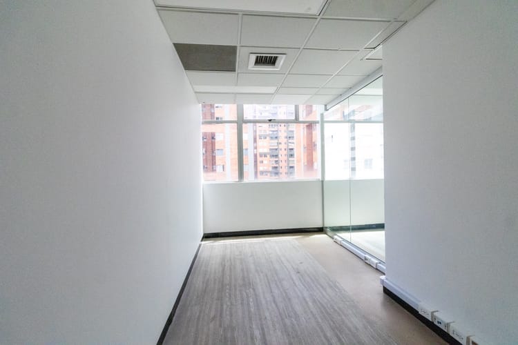 Oficina en venta en Villa Carlota, Medellín, 1013 m² · foto 5 de 15