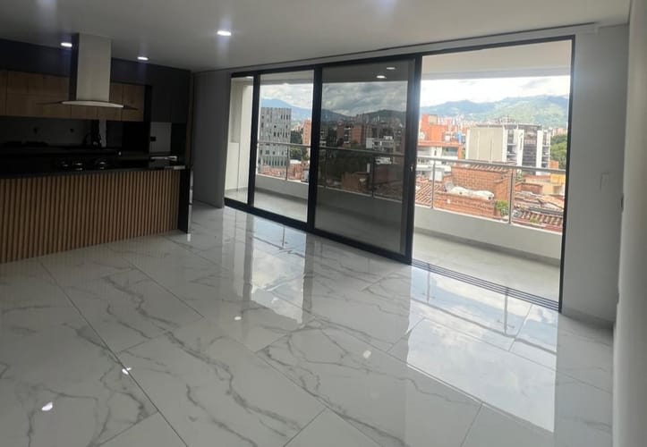 Apartamento de 5 alcobas en venta en La Almeria, Medellín, 222 m² · foto 2 de 24