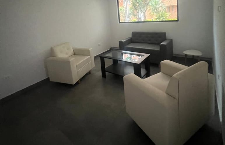 Apartamento de 5 alcobas en venta en La Almeria, Medellín, 222 m² · foto 3 de 24
