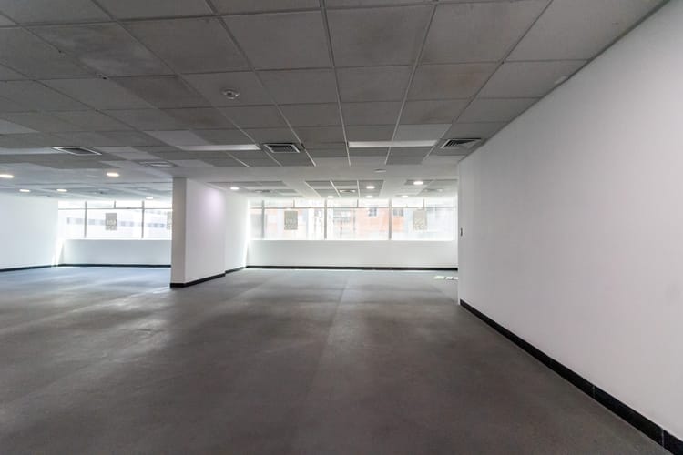Oficina en venta en Villa Carlota, Medellín, 507 m² · foto 2 de 21