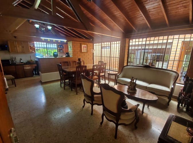 Casa de 7 alcobas en venta en Altos Del Poblado, Medellín, 1200 m² · foto 4 de 10