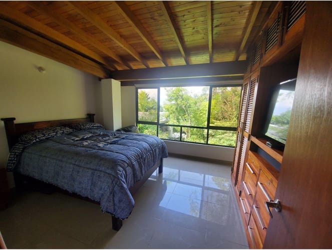 Casa de 7 alcobas en venta en Altos Del Poblado, Medellín, 1200 m² · foto 9 de 10