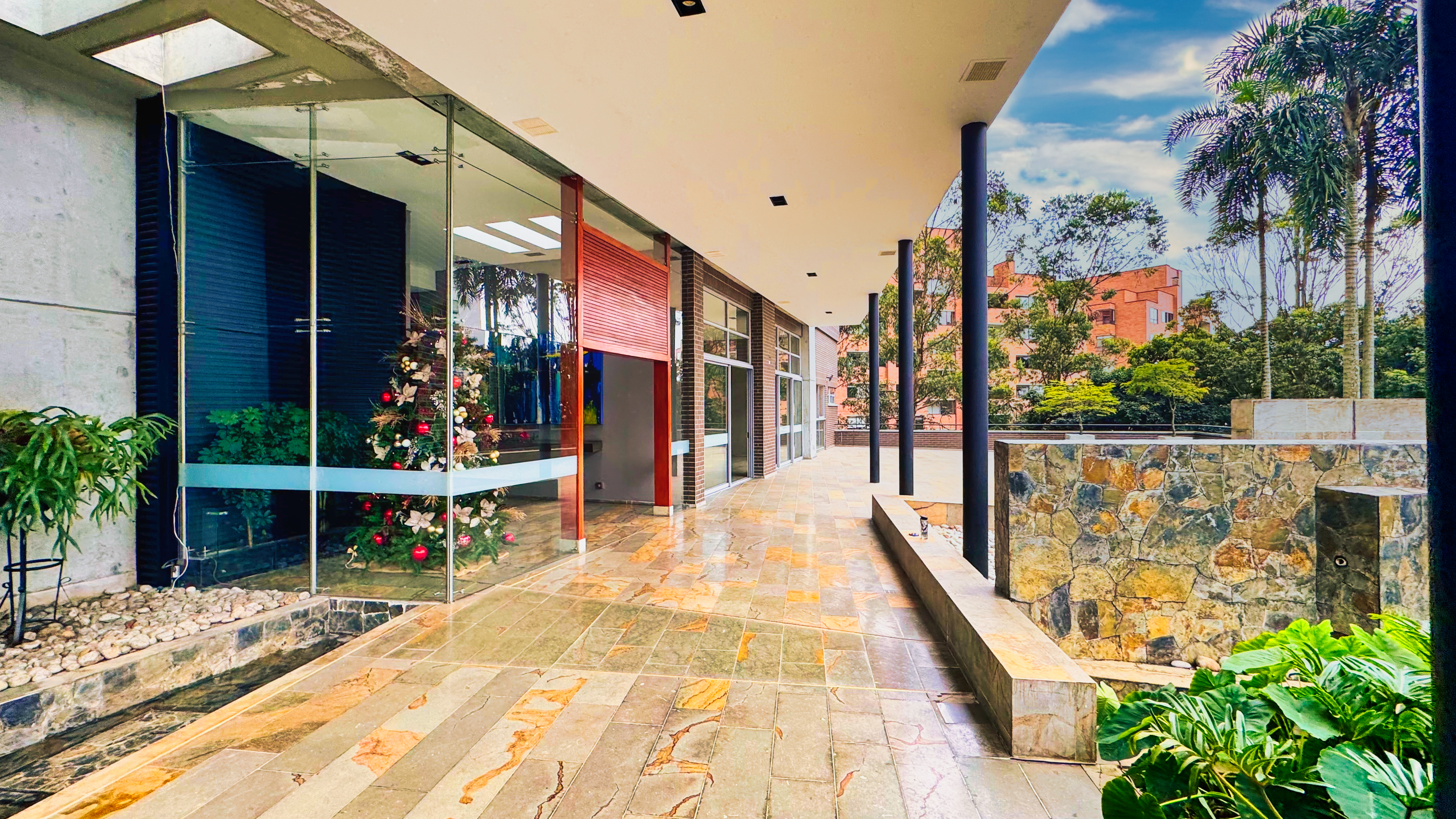 Apartamento en arriendo en El Poblado, Medellín · foto 2 de 24
