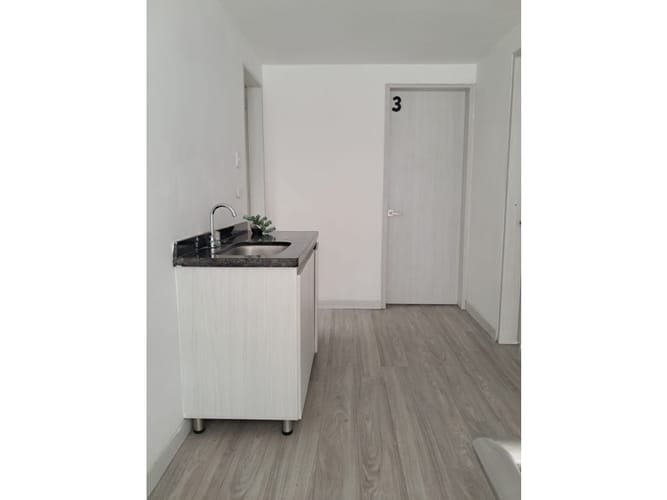 Oficina en arriendo en Guayacanes, Manizales, 18 m² · foto 2 de 3