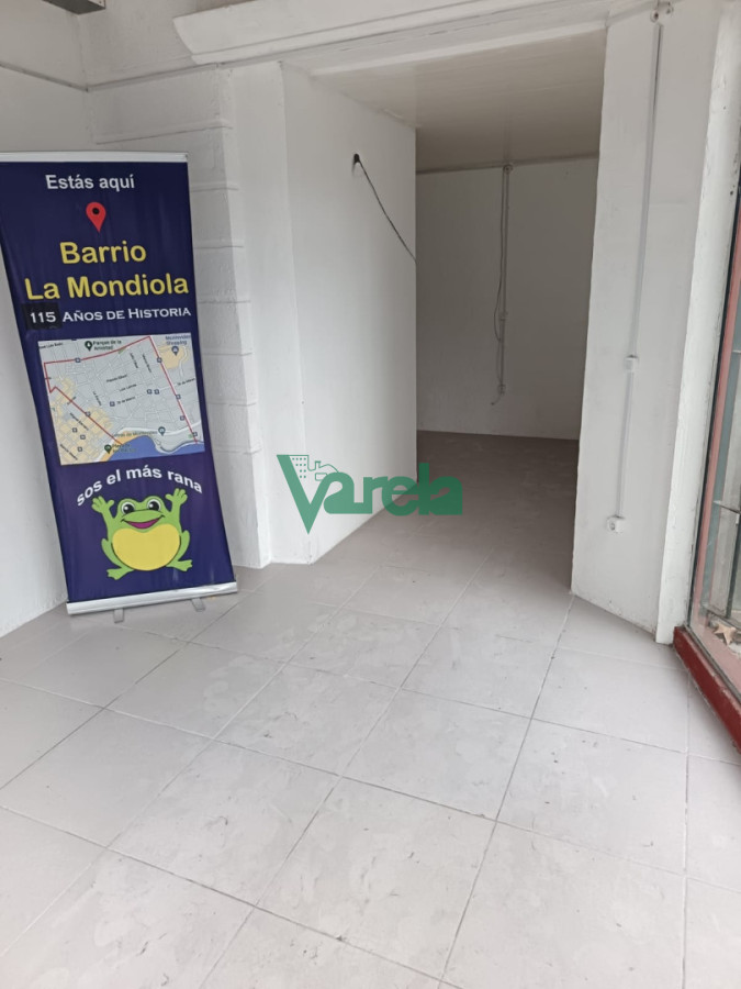 Alquier local Pocitos Nuevo sobre Rivera a mts Mvd Shopping