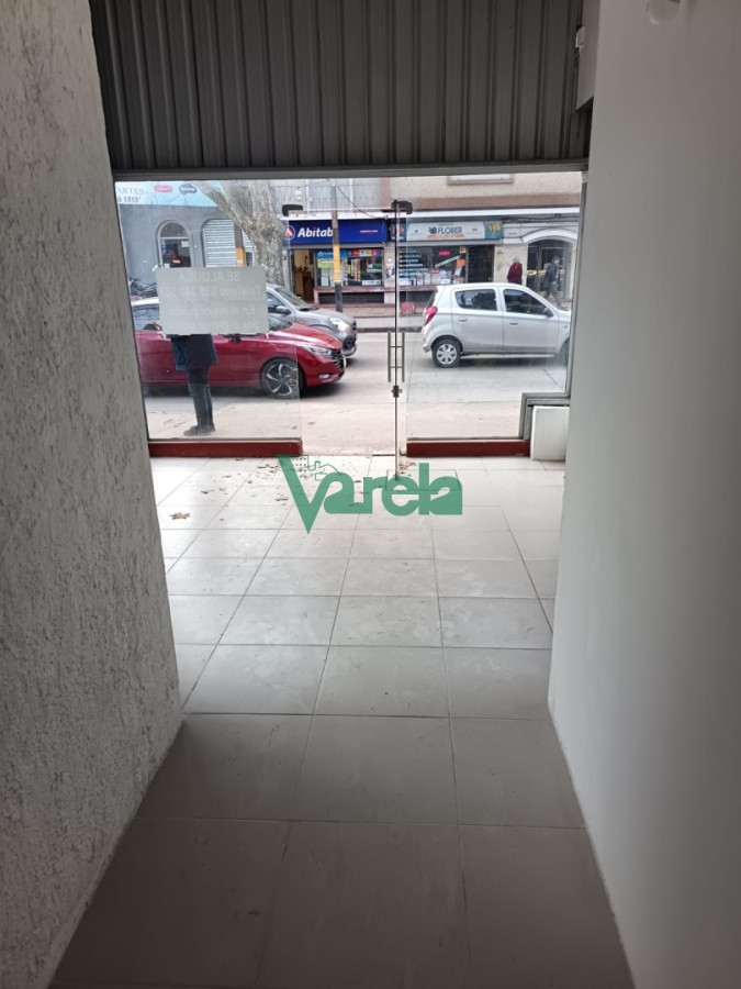 Alquier local Pocitos Nuevo sobre Rivera a mts Mvd Shopping · Foto 2