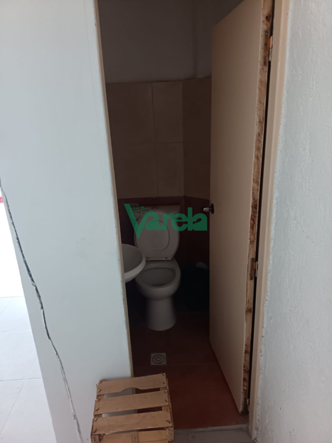 Alquier local Pocitos Nuevo sobre Rivera a mts Mvd Shopping · Foto 3