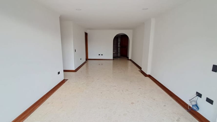 Apartamento de 3 alcobas en arriendo en Lalinde, Medellín, 130 m² · foto 4 de 21