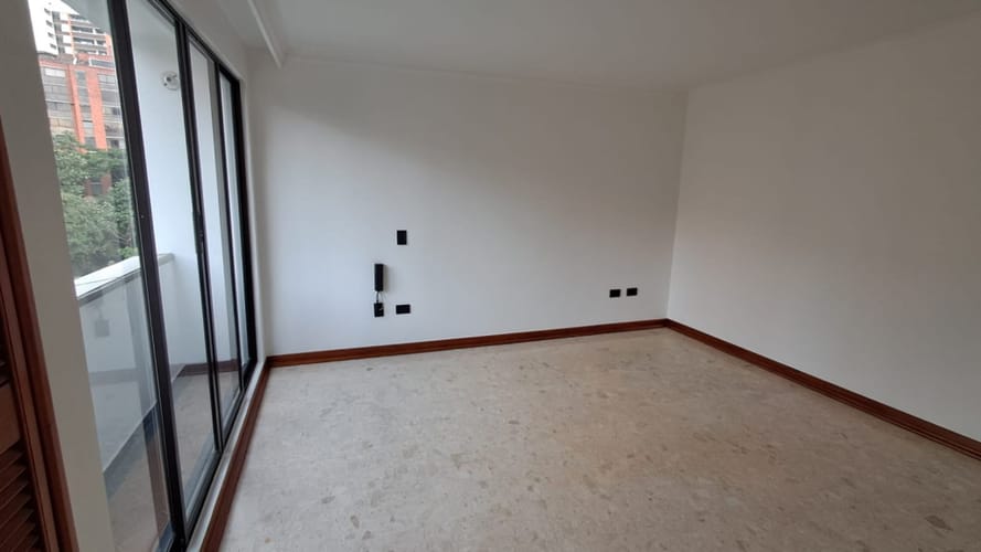 Apartamento de 3 alcobas en arriendo en Lalinde, Medellín, 130 m² · foto 9 de 21