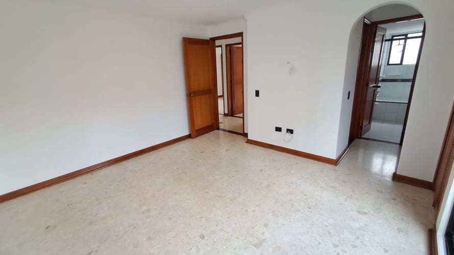 Apartamento de 3 alcobas en arriendo en Lalinde, Medellín, 130 m² · foto 13 de 21
