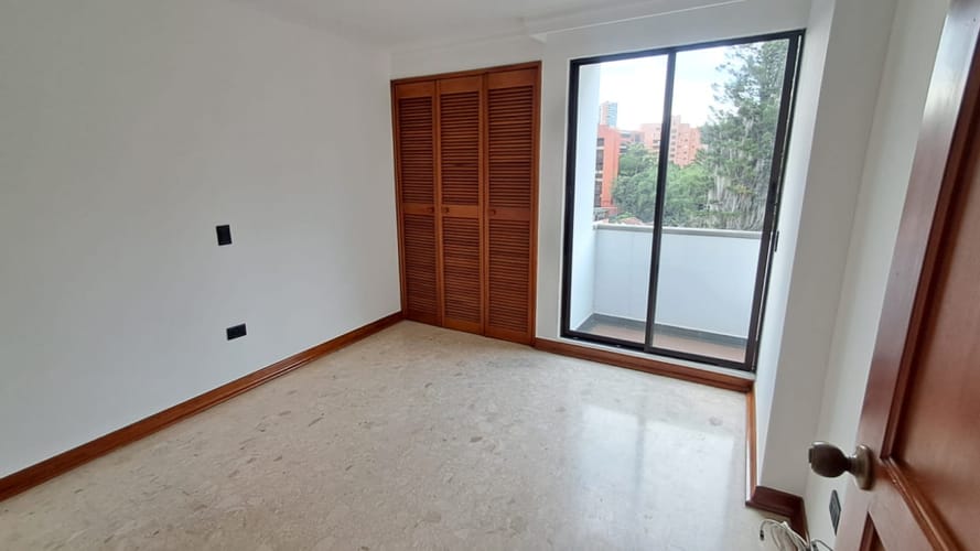 Apartamento de 3 alcobas en arriendo en Lalinde, Medellín, 130 m² · foto 15 de 21