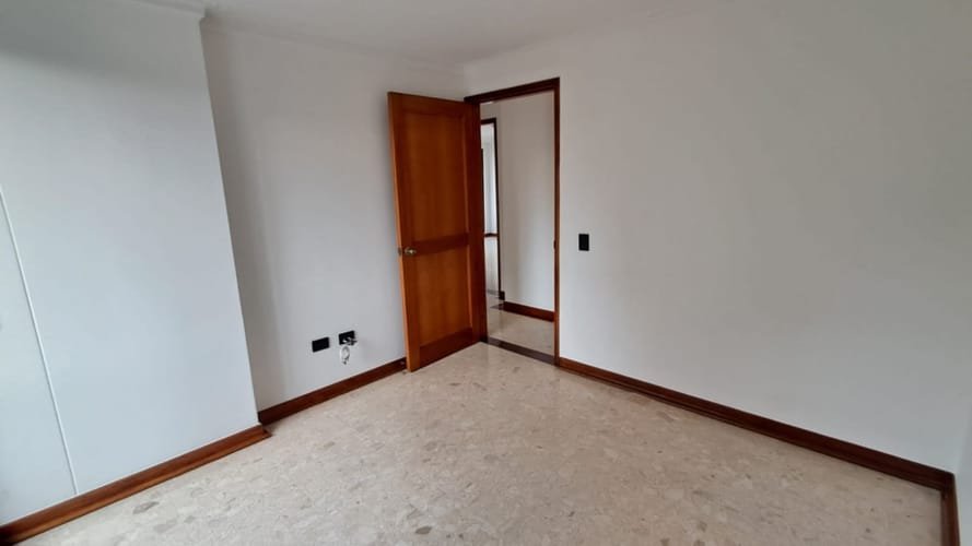 Apartamento de 3 alcobas en arriendo en Lalinde, Medellín, 130 m² · foto 17 de 21