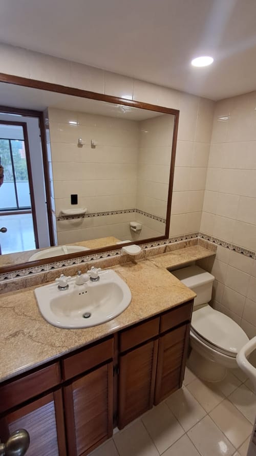 Apartamento de 3 alcobas en arriendo en Lalinde, Medellín, 130 m² · foto 18 de 21