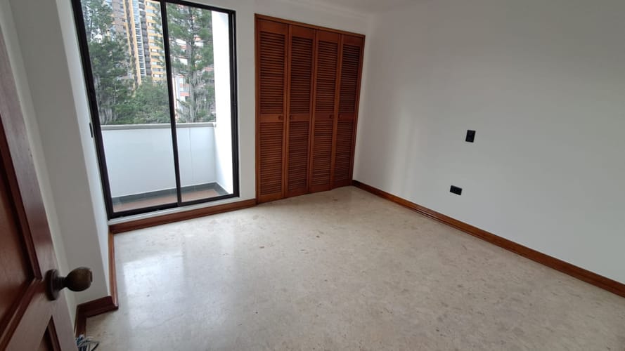 Apartamento de 3 alcobas en arriendo en Lalinde, Medellín, 130 m² · foto 19 de 21