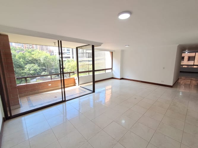 Apartamento de 3 alcobas en arriendo en Patio Bonito, Medellín, 150 m² · foto 2 de 19