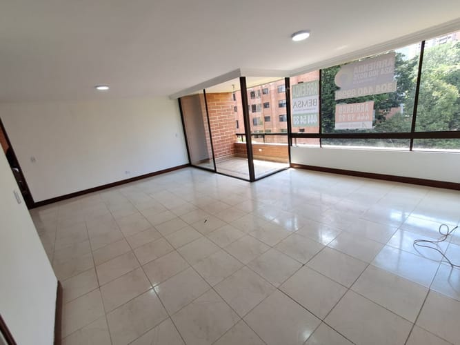 Apartamento de 3 alcobas en arriendo en Patio Bonito, Medellín, 150 m² · foto 10 de 19