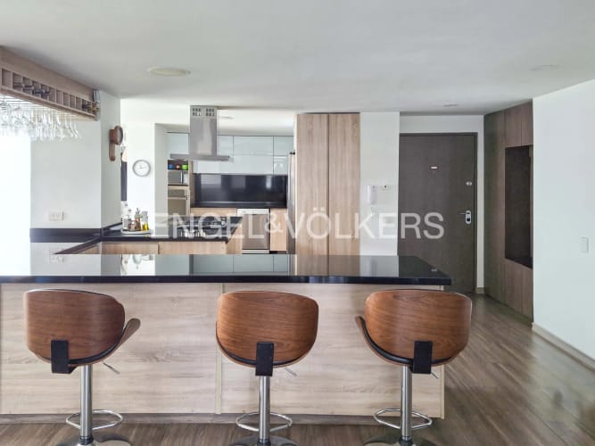 Apartamento de 3 alcobas en venta en Santa Barbara Central, Bogotá, 160 m² · foto 4 de 13