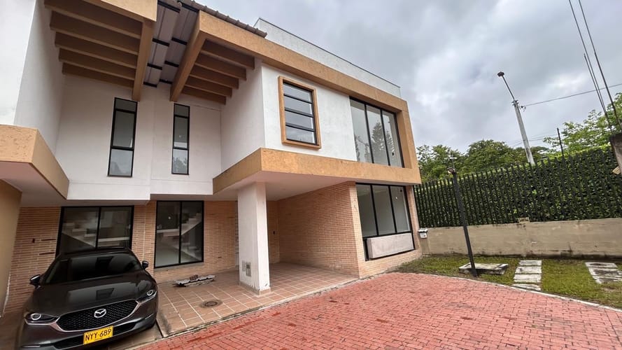 Casa de 3 alcobas en venta en Mirolindo, Ibagué, 176 m² · foto 2 de 11
