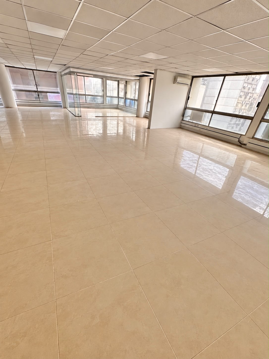 ALQUILER OFICINA 300m2 CENTRO MVD · Foto 2