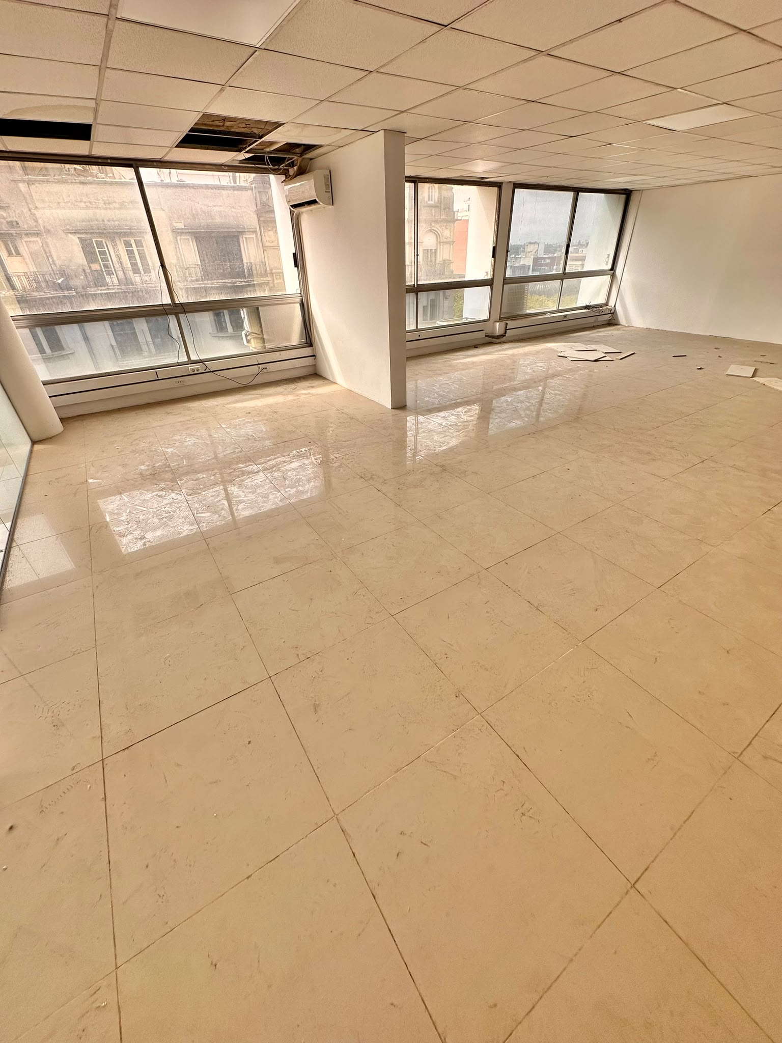 ALQUILER OFICINA 300m2 CENTRO MVD · Foto 4