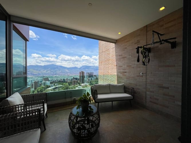 Apartamento de 3 alcobas en venta en El Poblado, Medellín, 295 m² · foto 2 de 14