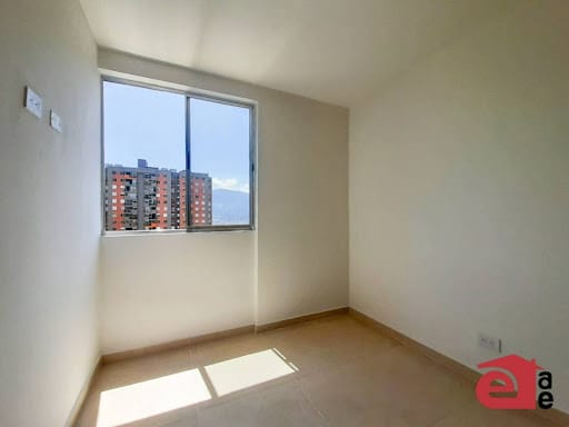 Apartamento de 3 alcobas en venta en Los Gomez, Itagüí, 58 m² · foto 8 de 16