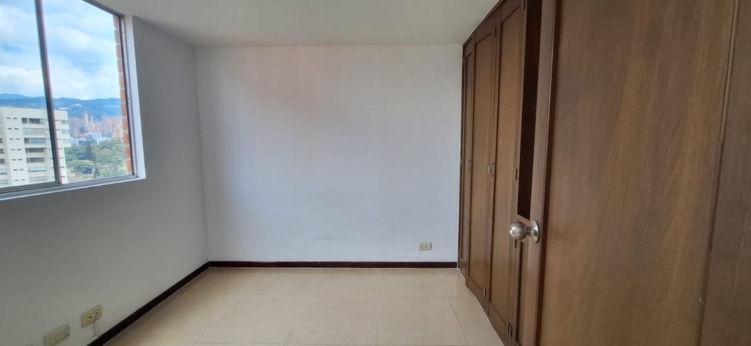 Apartamento de 3 alcobas en arriendo en Oviedo, Medellín, 140 m² · foto 6 de 24