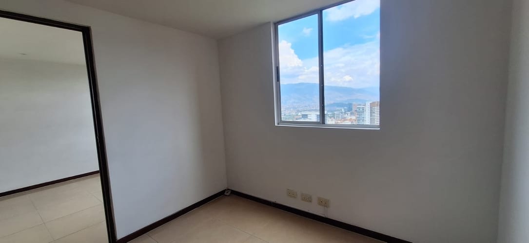Apartamento de 3 alcobas en arriendo en Oviedo, Medellín, 140 m² · foto 8 de 24