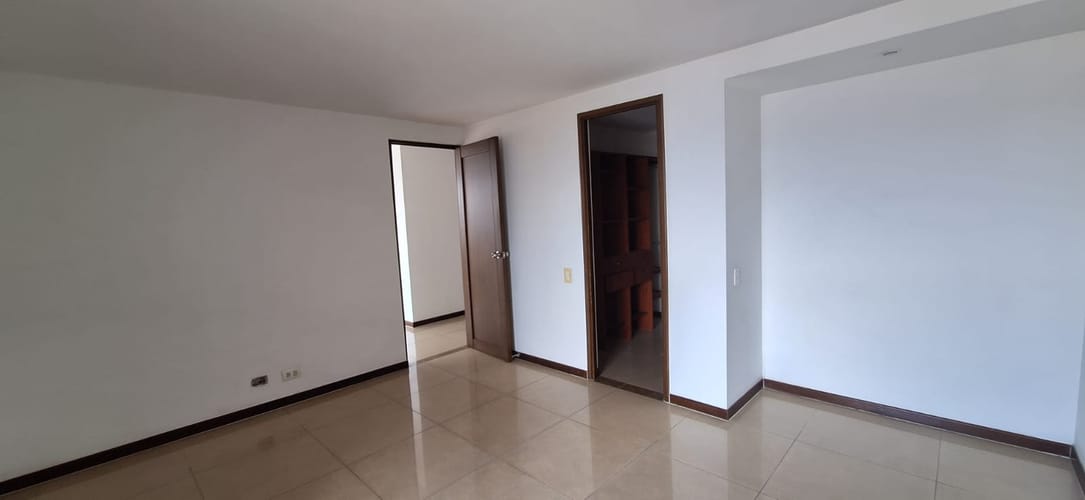 Apartamento de 3 alcobas en arriendo en Oviedo, Medellín, 140 m² · foto 11 de 24