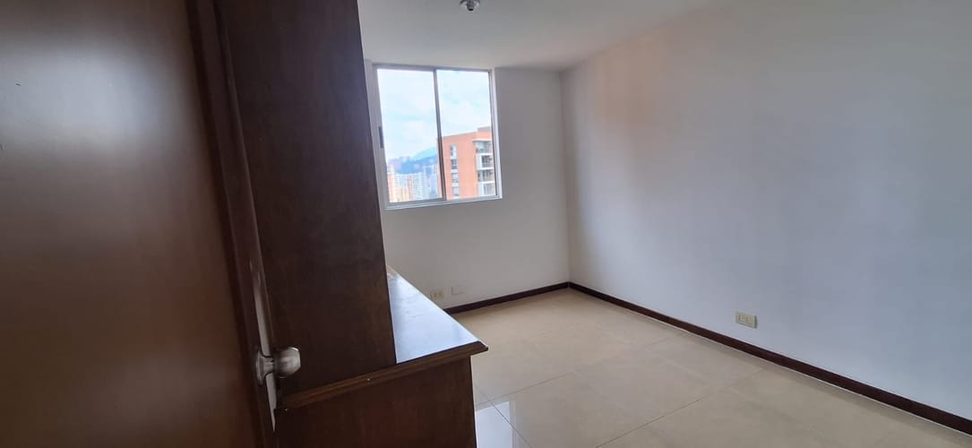 Apartamento de 3 alcobas en arriendo en Oviedo, Medellín, 140 m² · foto 16 de 24