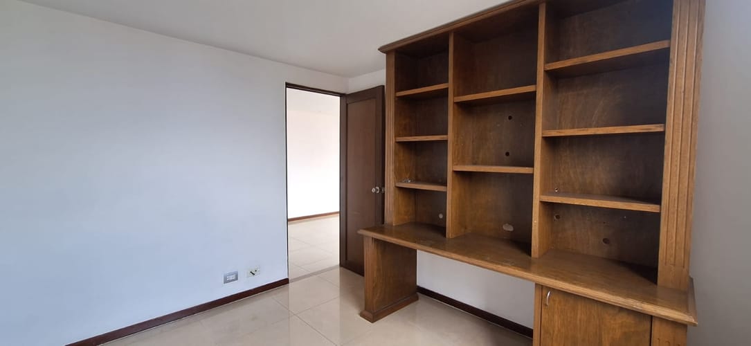 Apartamento de 3 alcobas en arriendo en Oviedo, Medellín, 140 m² · foto 15 de 24