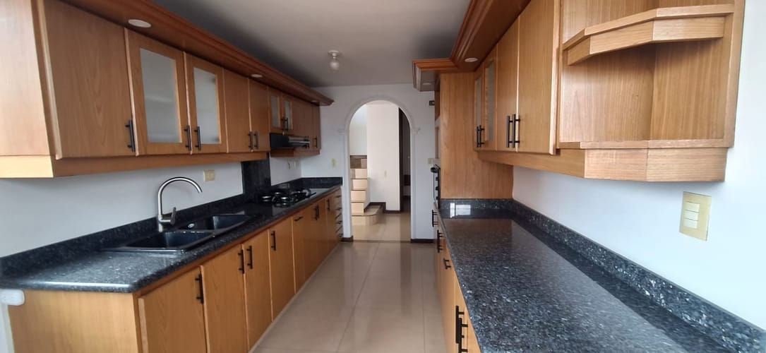 Apartamento de 3 alcobas en arriendo en Oviedo, Medellín, 140 m² · foto 22 de 24