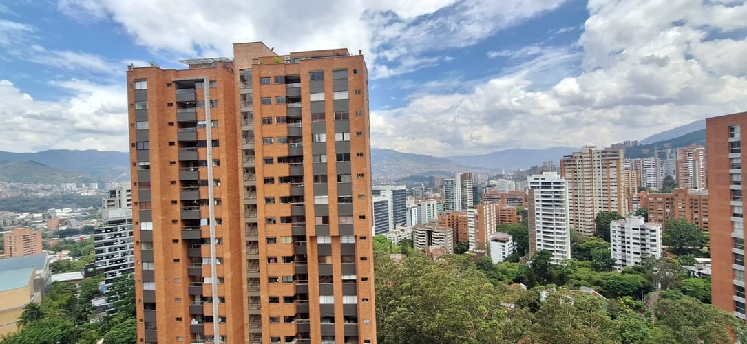 Apartamento de 3 alcobas en arriendo en Oviedo, Medellín, 140 m² · foto 19 de 24
