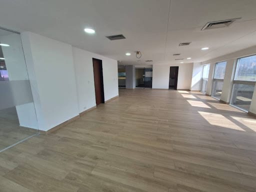 Oficina en arriendo en Santa Maria De Los Angeles, Medellín, 246 m² · foto 7 de 18