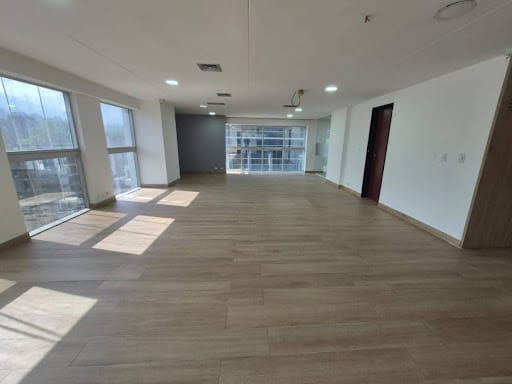 Oficina en arriendo en Santa Maria De Los Angeles, Medellín, 246 m² · foto 18 de 18
