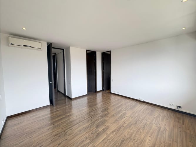 Apartamento de 3 alcobas en arriendo en La Florida, Medellín, 137 m² · foto 7 de 19