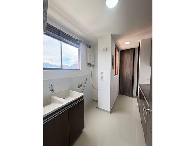 Apartamento de 3 alcobas en arriendo en La Florida, Medellín, 137 m² · foto 10 de 19